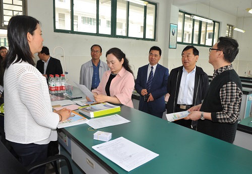 图三：省教育厅党组成员、省招办主任朱玉山参加会议并看望慰问高校人员
